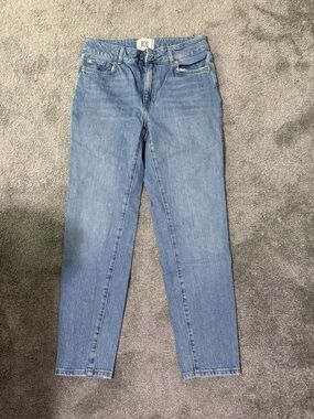 BDG Straight Leg Jeans in Light Blue Wash